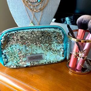 🆕 Marc Jacobs sequinned cosmetic purse